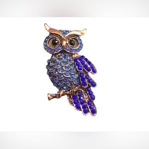 Owl brooch/Pin, Rose gold tone, blue rhinestones